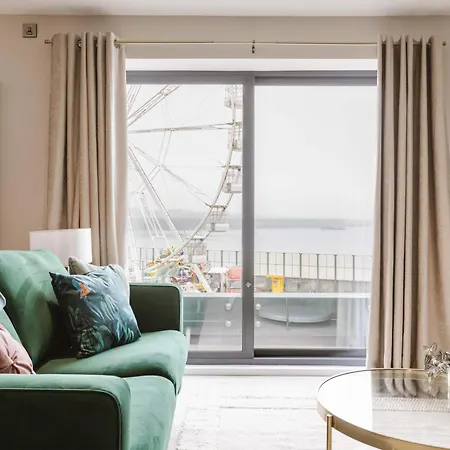 Pier West 7, Db Stays Portrush Esterno foto