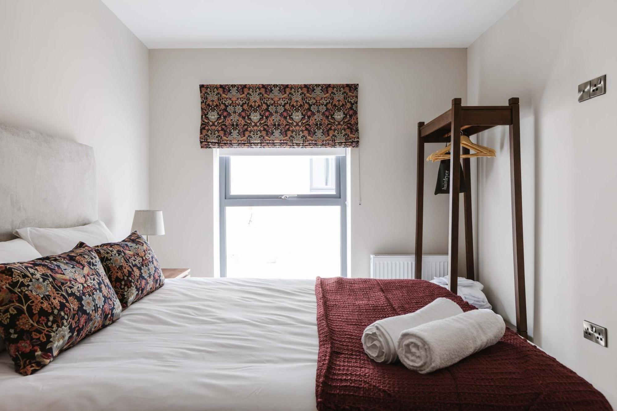 Pier West 7, Db * Портраш